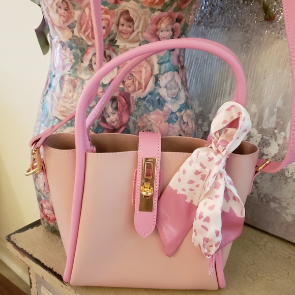 PRETTIEST PINK VEGAN LEATHER SCARF BAG WITH POUCH - Picture 2 of 7
